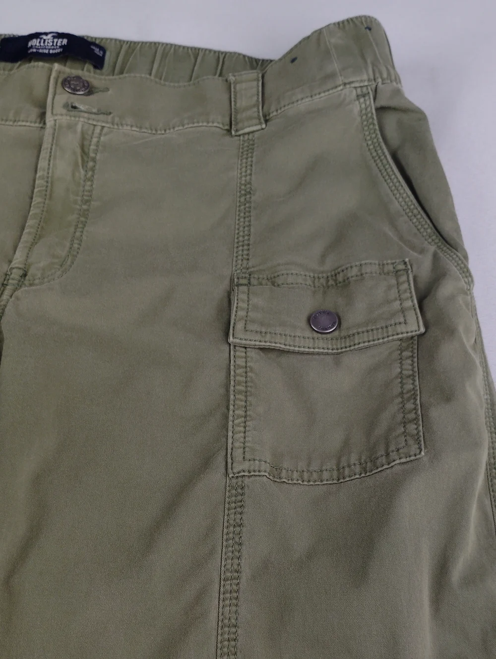 Hollister Men's Cargo Pants in Olive Green.